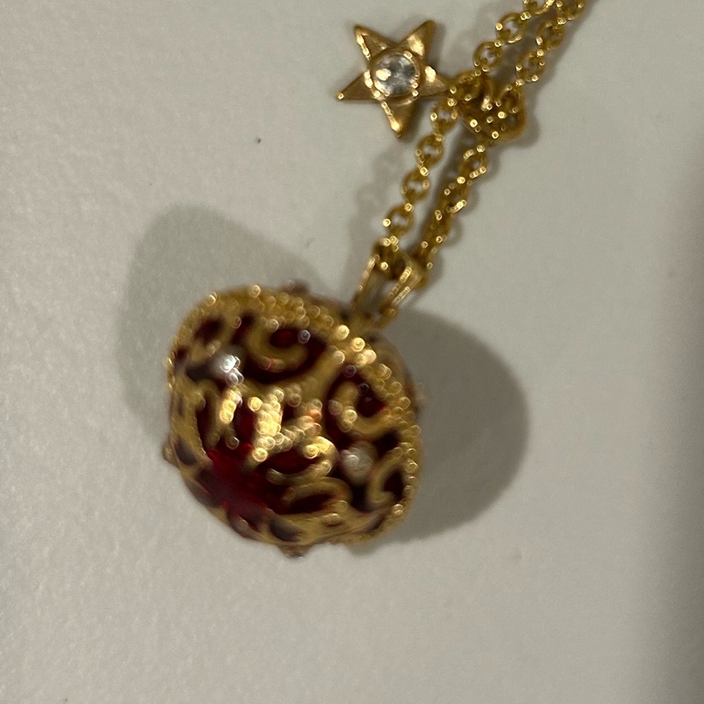 Elegant Gold and Red Pendant Necklace